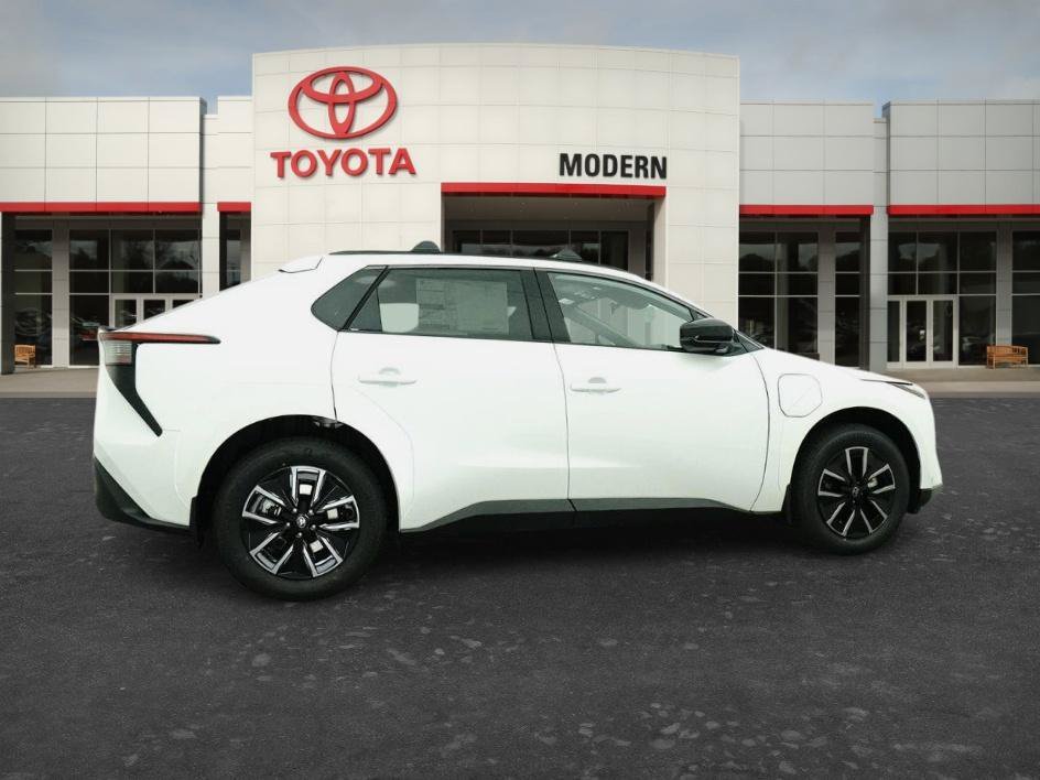 New 2026 WINDCHILL PEARL Toyota XLE image 15