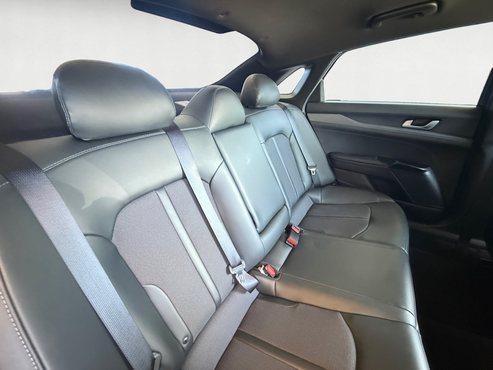 Used 2023 Sapphire Blue Kia GT-Line image 18