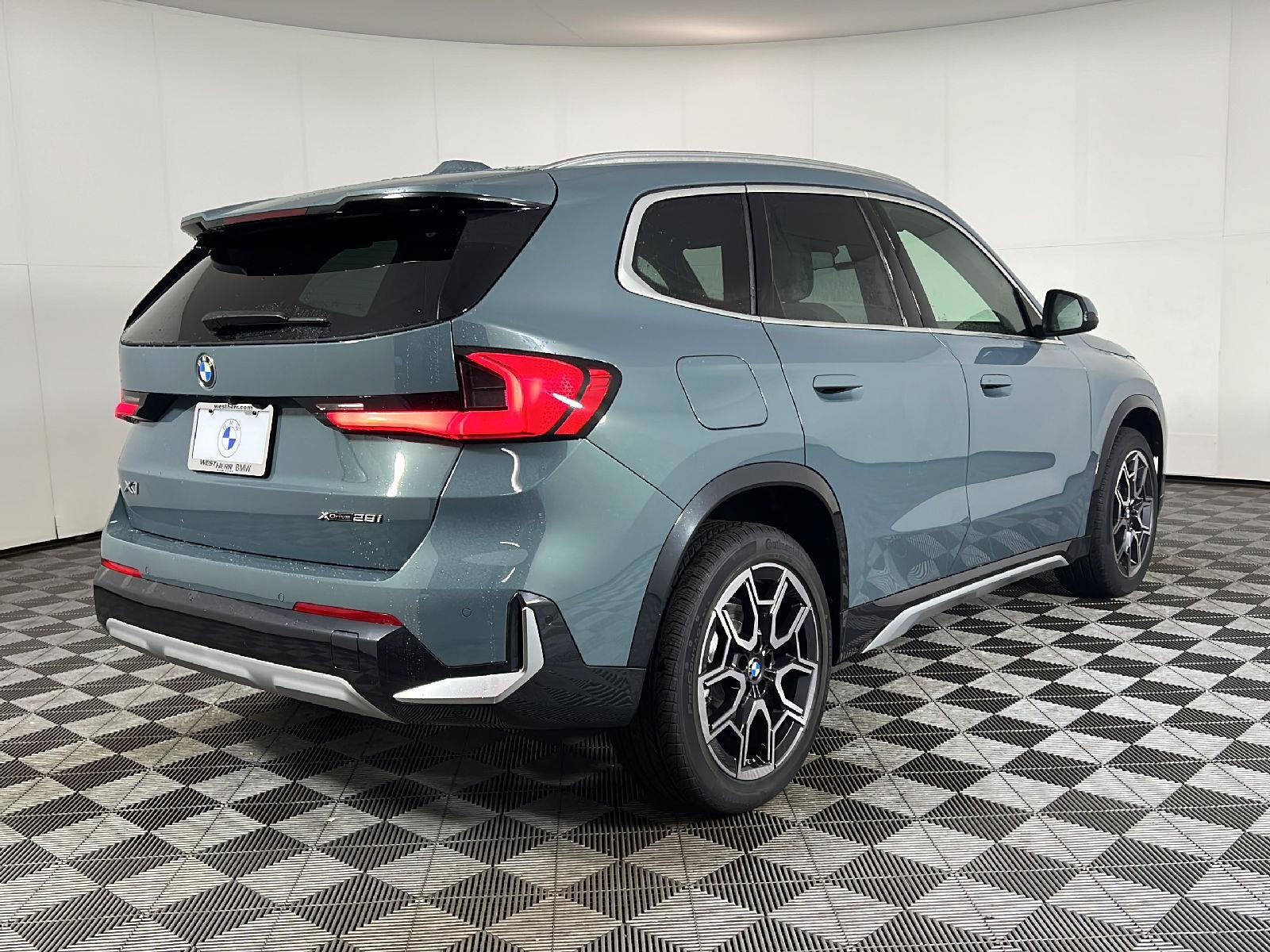 New 2027 Cape York Green Metallic BMW xDrive28i image 7