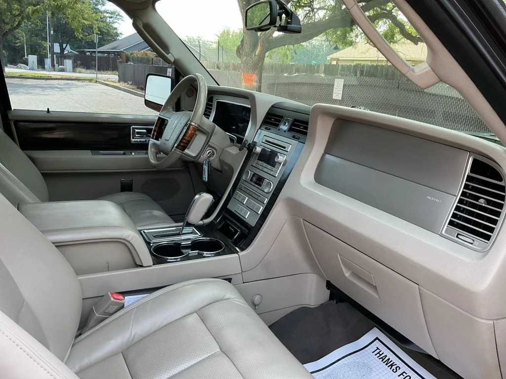 Used 2007 Gray Lincoln Base image 25