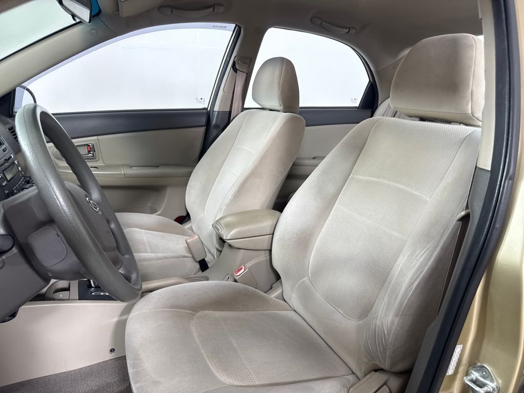 Used 2009 Gold Kia EX image 17