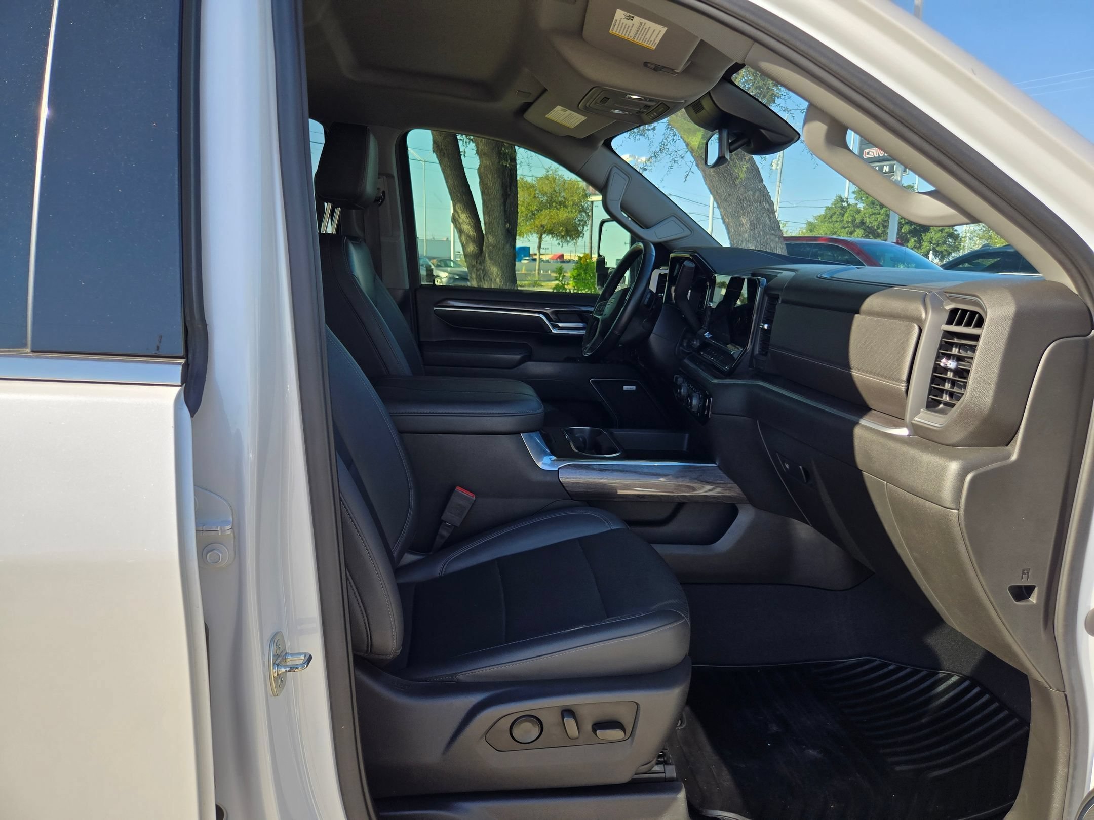 Used 2024 Iridescent Pearl Tricoat Chevrolet LTZ image 23