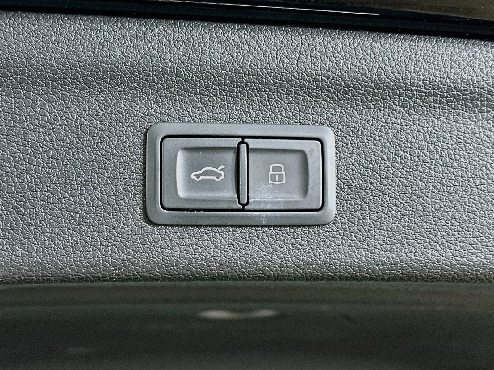 Used 2022 Black Audi  image 42
