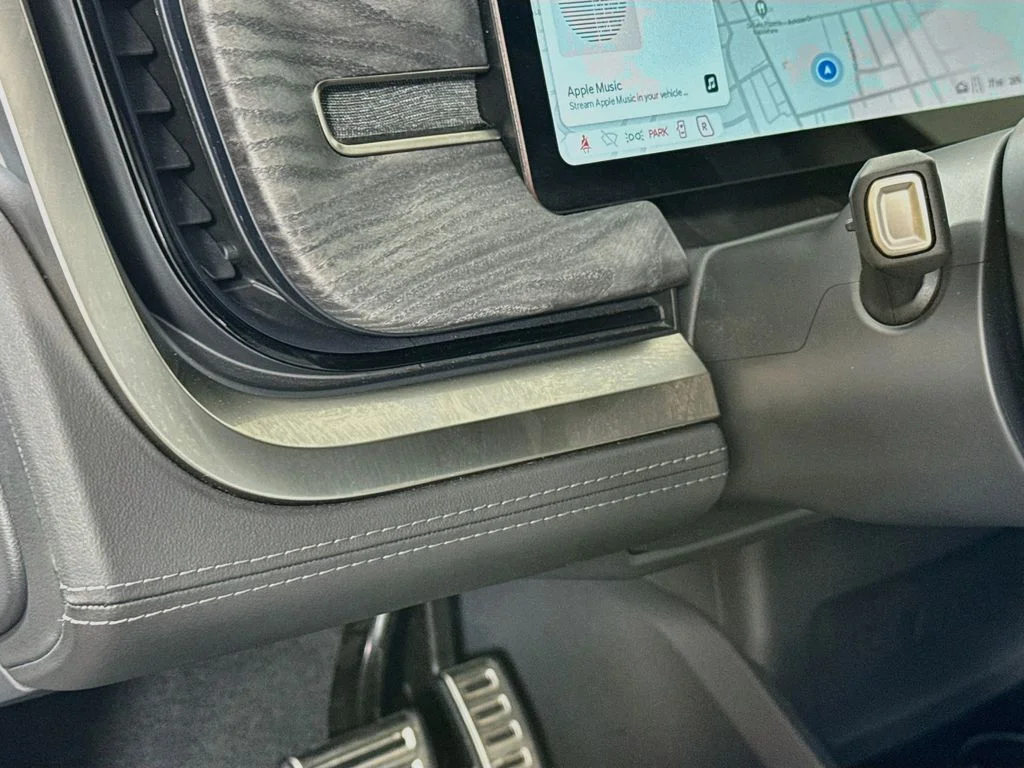 Used 2022 Glacier White Rivian Adventure image 11