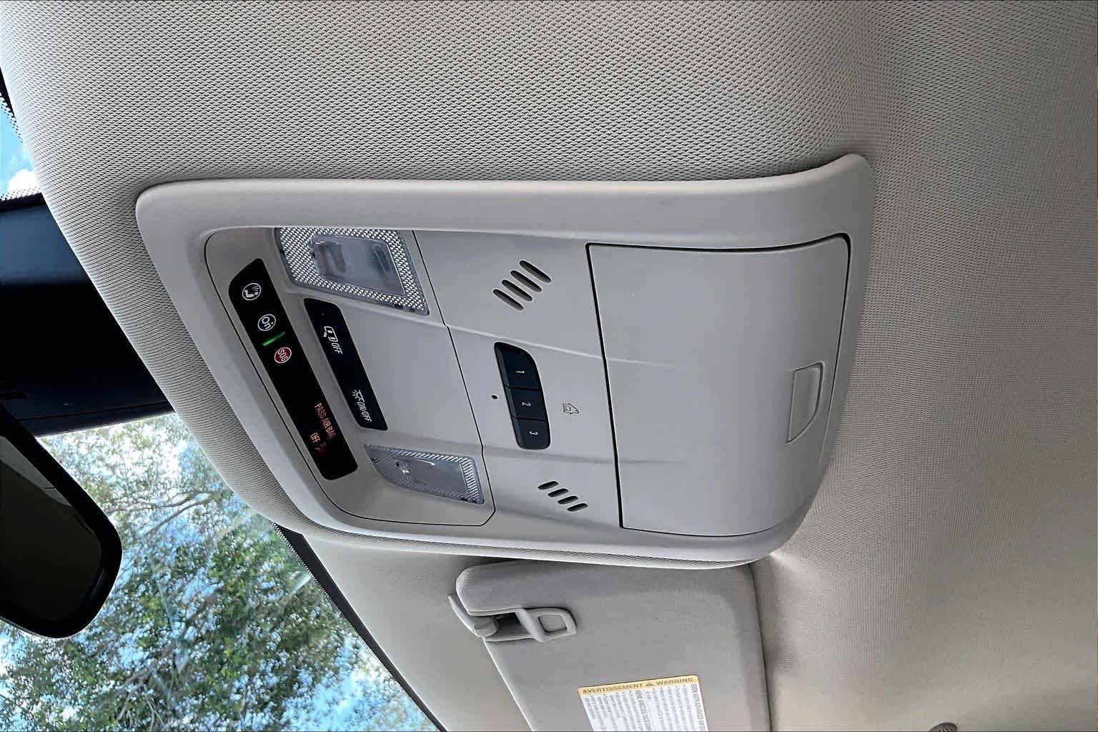 Used 2023 Summit White Buick Essence image 32