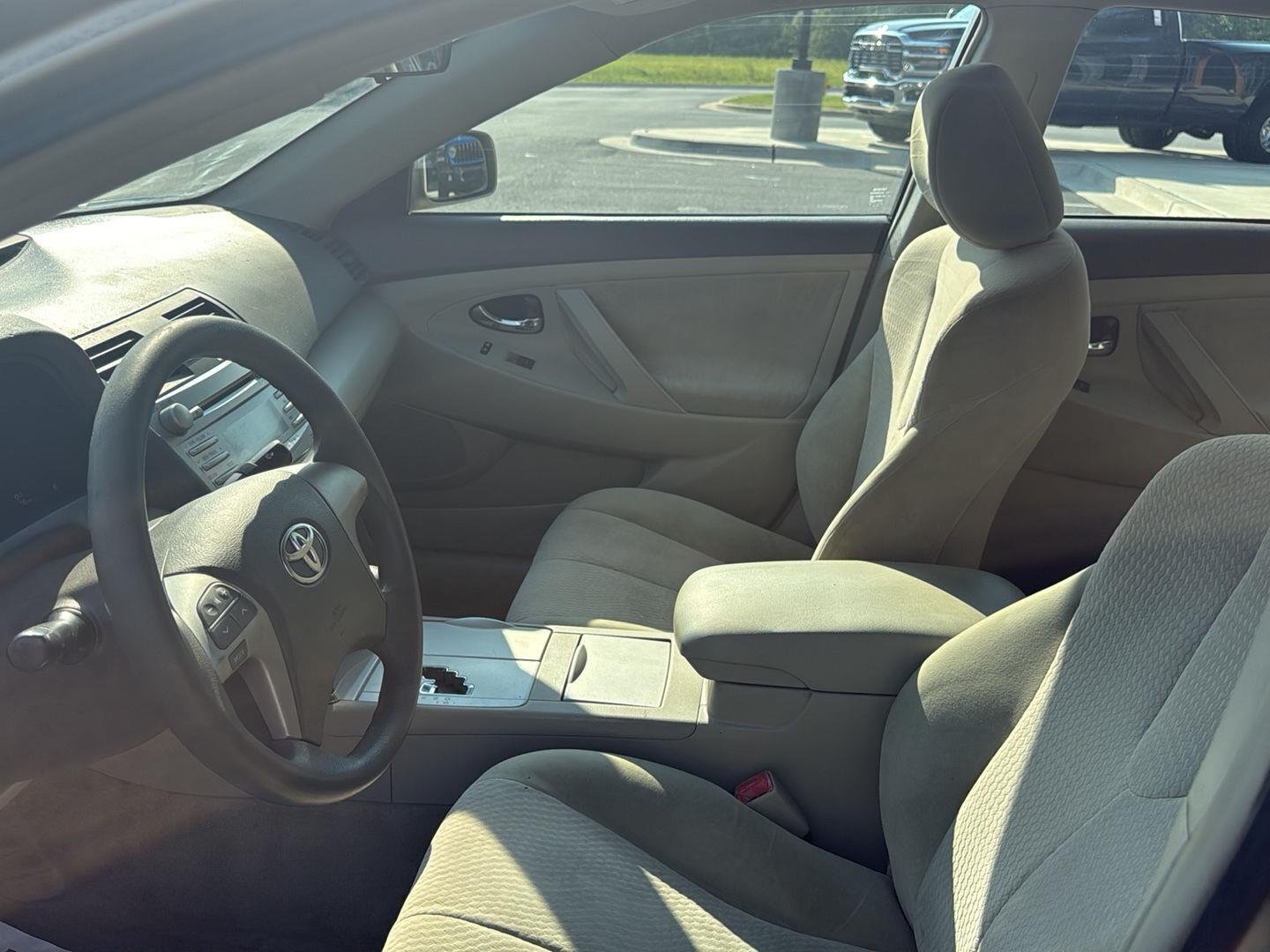 Used 2010  Toyota LE image 14