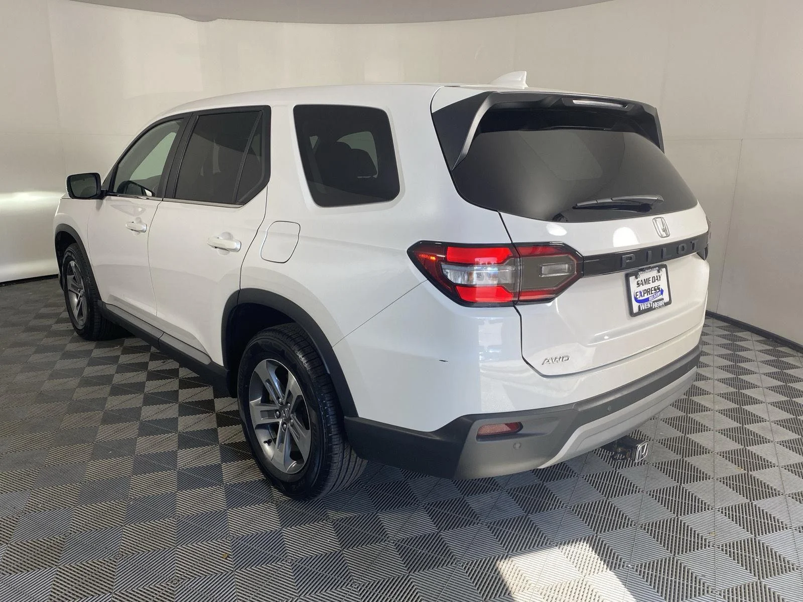 Used 2023 Platinum White Pearl Honda EX-L image 5