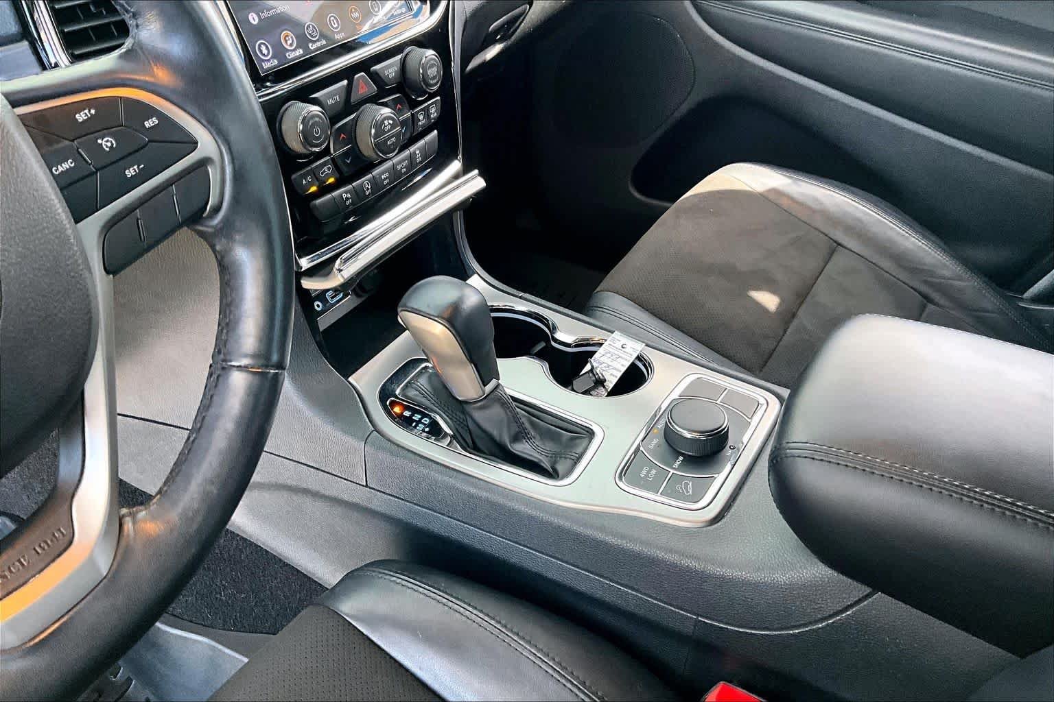 Used 2020 Diamond Black Crystal Pearlcoat Jeep North image 17