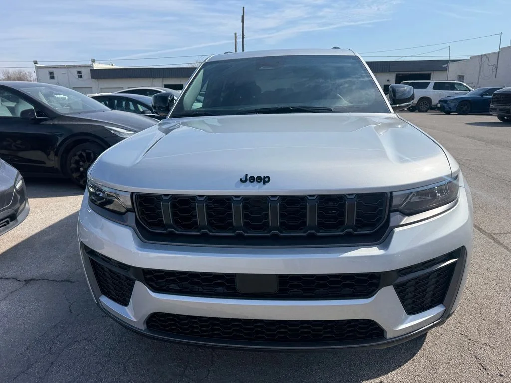New 2026 Silver Jeep Laredo image 4