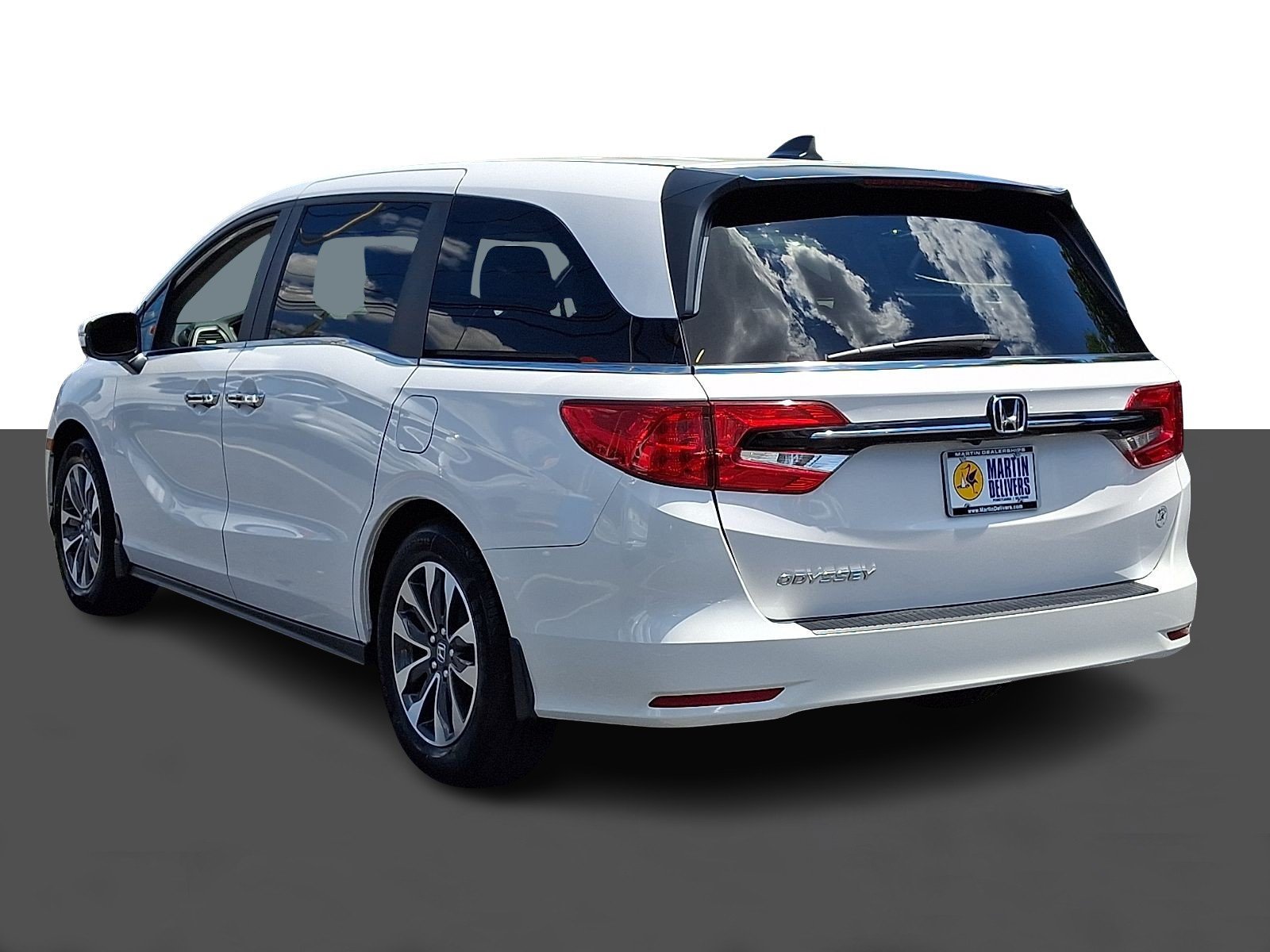 Certified Used 2024 Platinum White Pearl Honda EX-L image 4