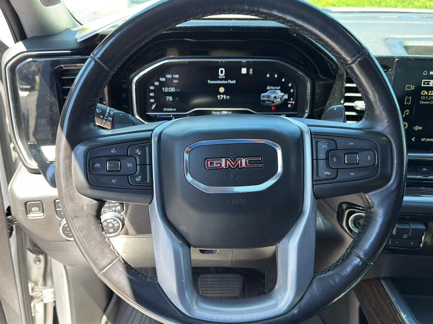 Used 2022 Quicksilver Metallic GMC Elevation image 20