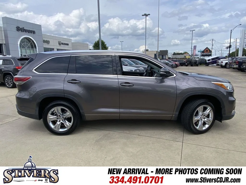Used 2014 Gray Toyota Limited image 10