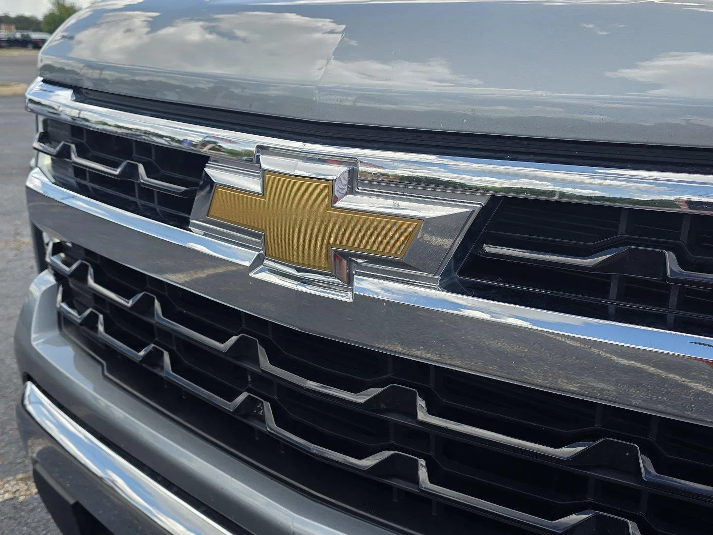Used 2025 Sterling Gray Metallic Chevrolet LT image 33