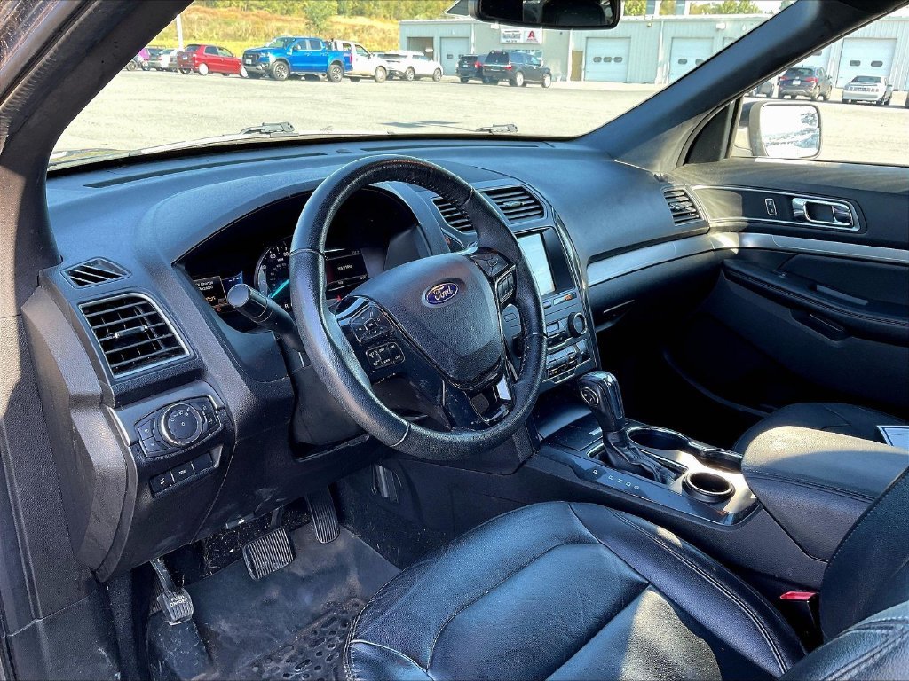 Used 2018 Blue Ford XLT image 5