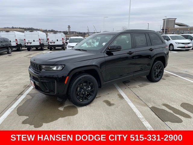 2026 Jeep Grand Cherokee Laredo Altitude
