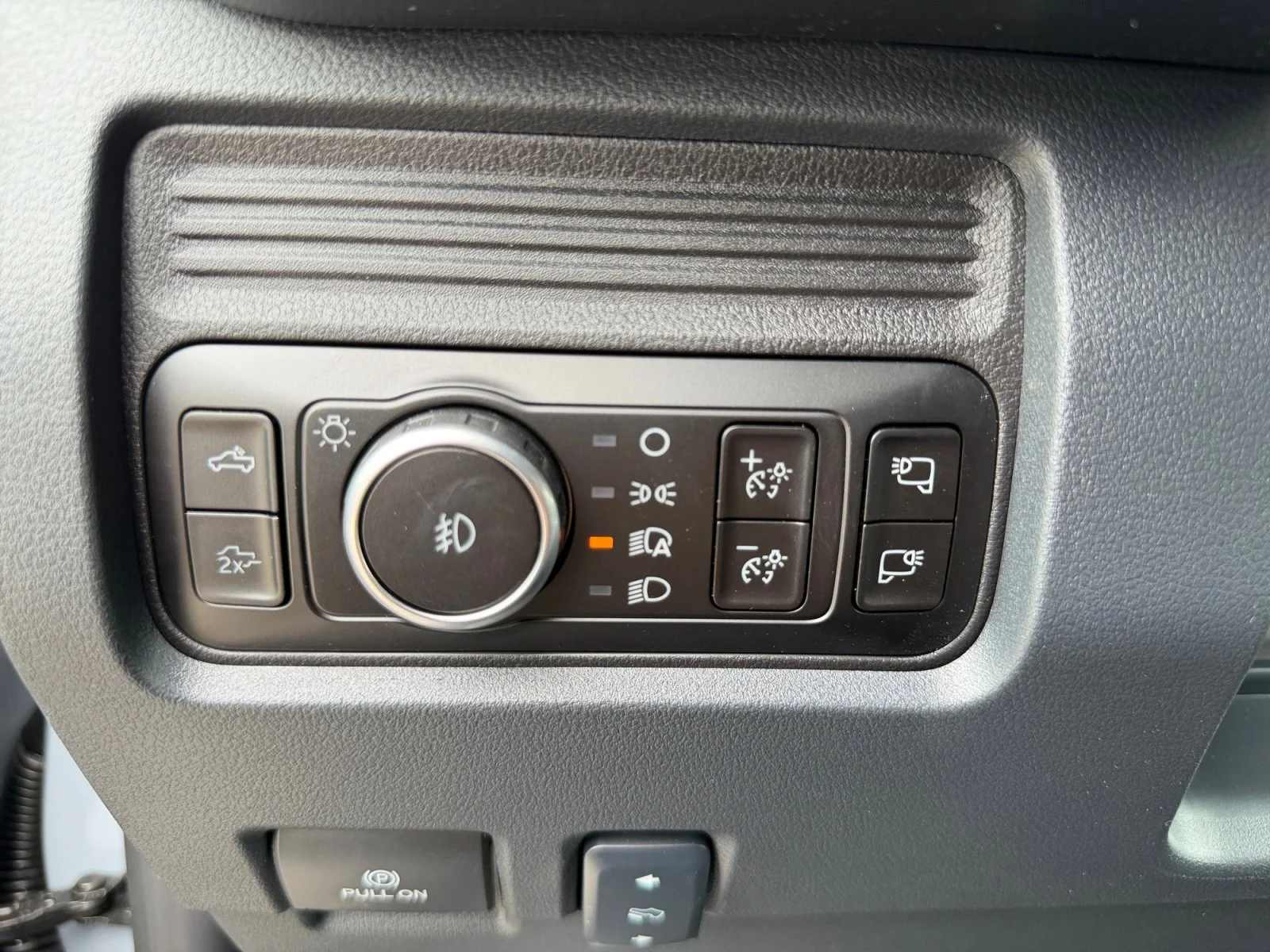 New 2026 Glacier Gray Metallic Tri-Coat Ford LARIAT image 23