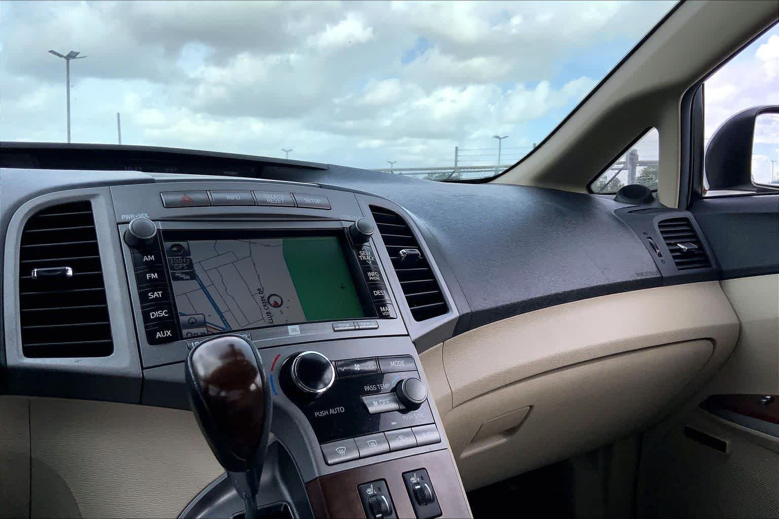 Used 2010 Blizzard Pearl Toyota  image 33