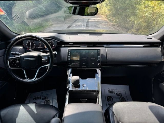 Used 2025 Santorini Black Metallic Land Rover SE image 21