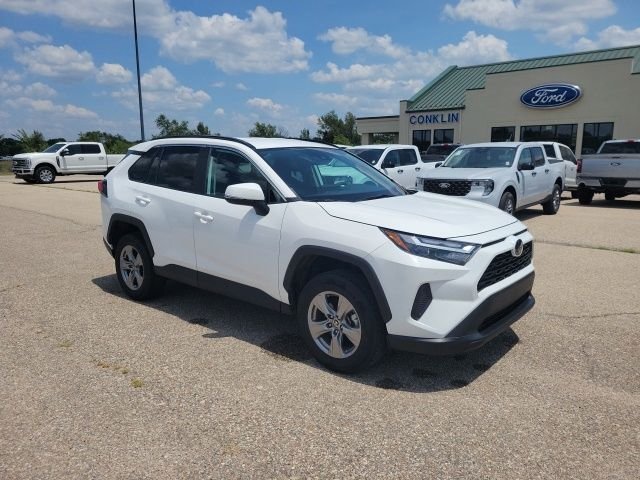 Used 2024 White Toyota XLE image 19