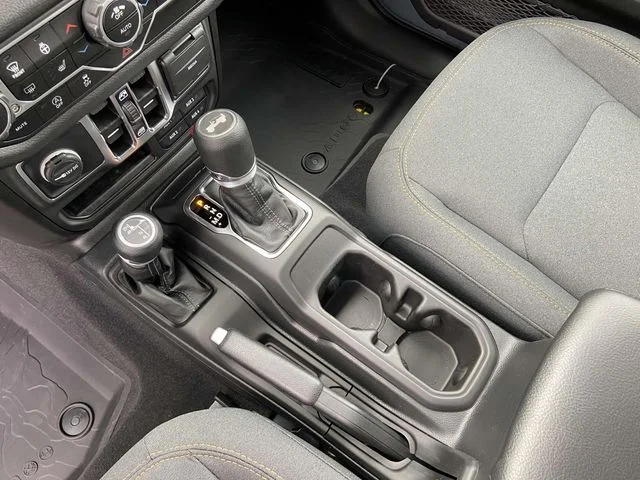 New 2025 Anvil Clearcoat Jeep Sport S image 23