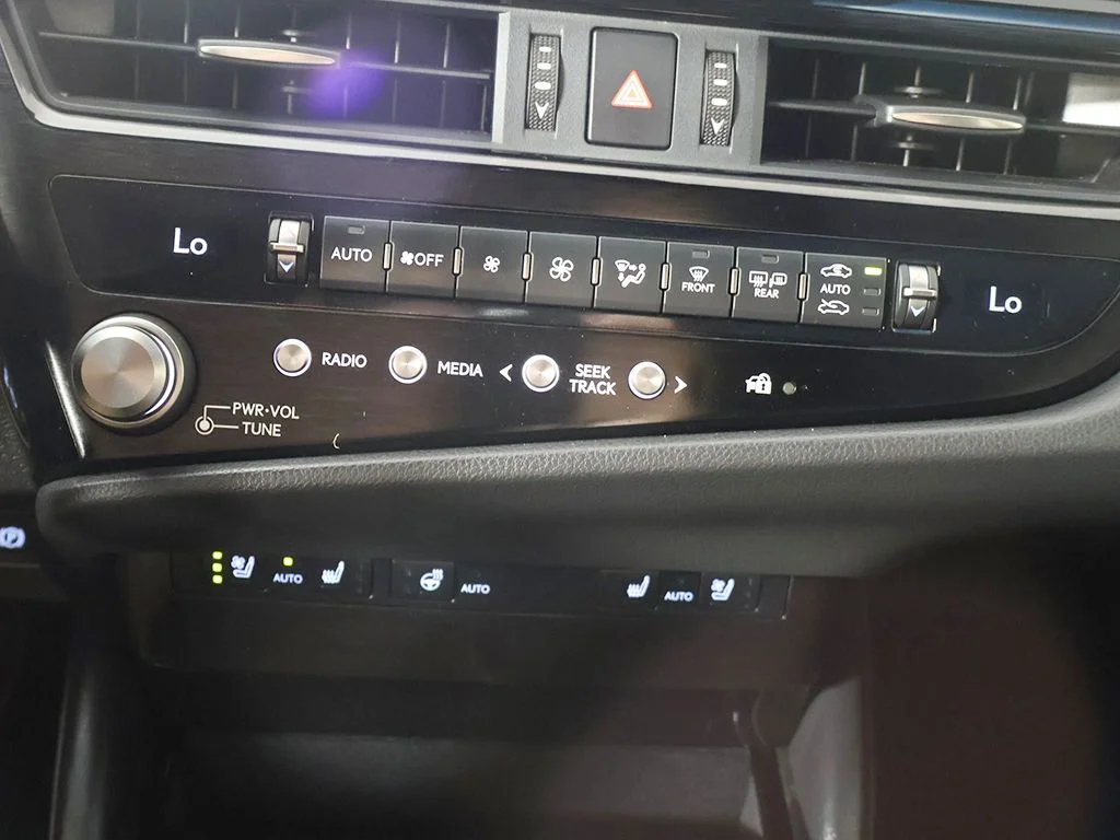 Used 2023 White Lexus 300h image 46
