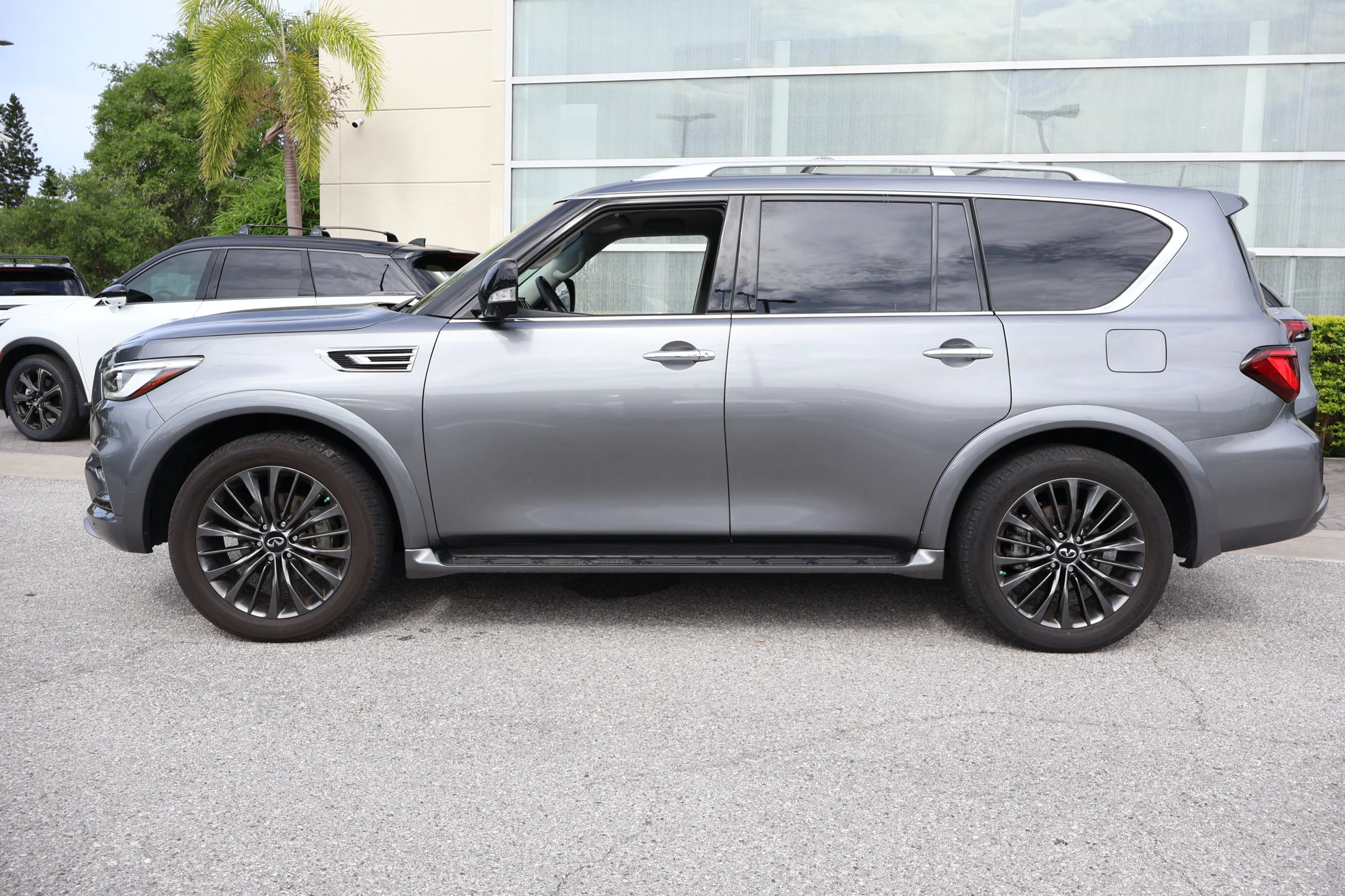 Certified Used 2021 Graphite Shadow INFINITI PREMIUM SELECT image 6