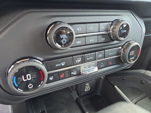 New 2026 Velocity Blue Metallic Ford Badlands® image 55