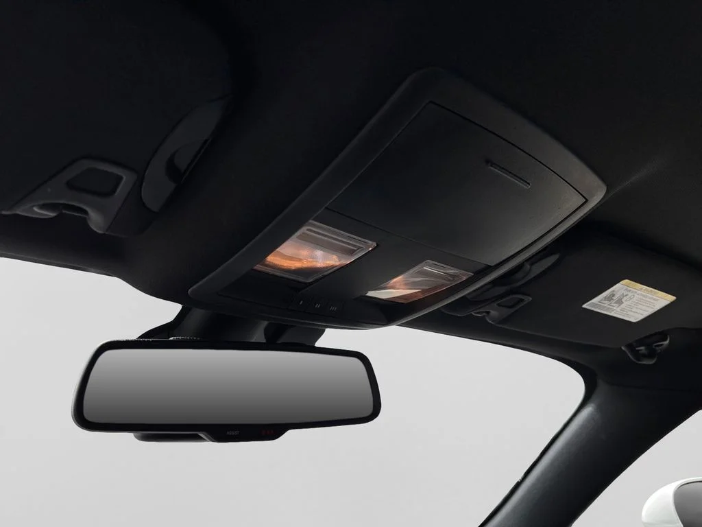 Used 2015 White Dodge R/T image 32