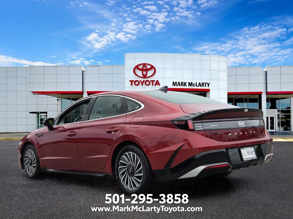 Used 2025 Red Hyundai SEL image 3