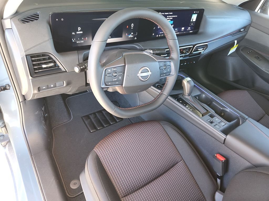 New 2026 Atlantic Gray Metallic / Super Black Two-tone Nissan SR image 7