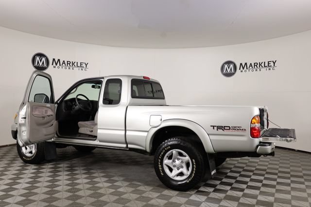 Used 2002 Silver Toyota  image 12