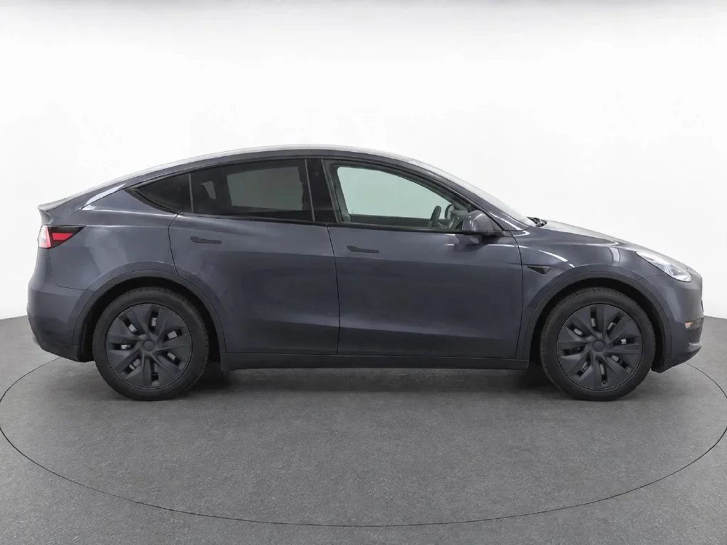 Used 2024  Tesla Long Range image 9