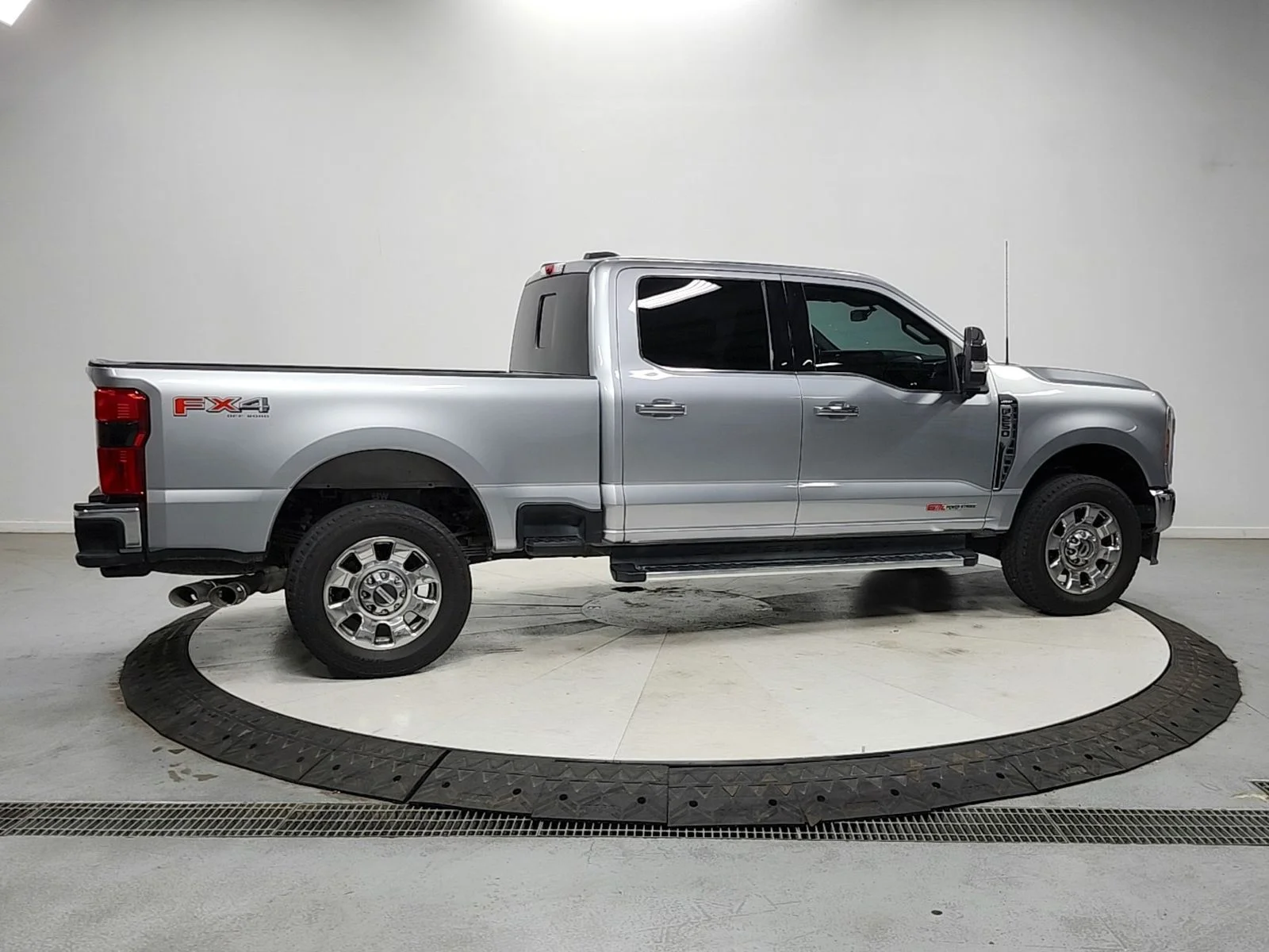 Used 2023 Silver Ford Lariat image 8