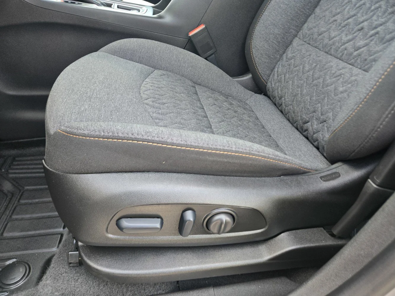 2024 Chevrolet Equinox LT - Photo 25