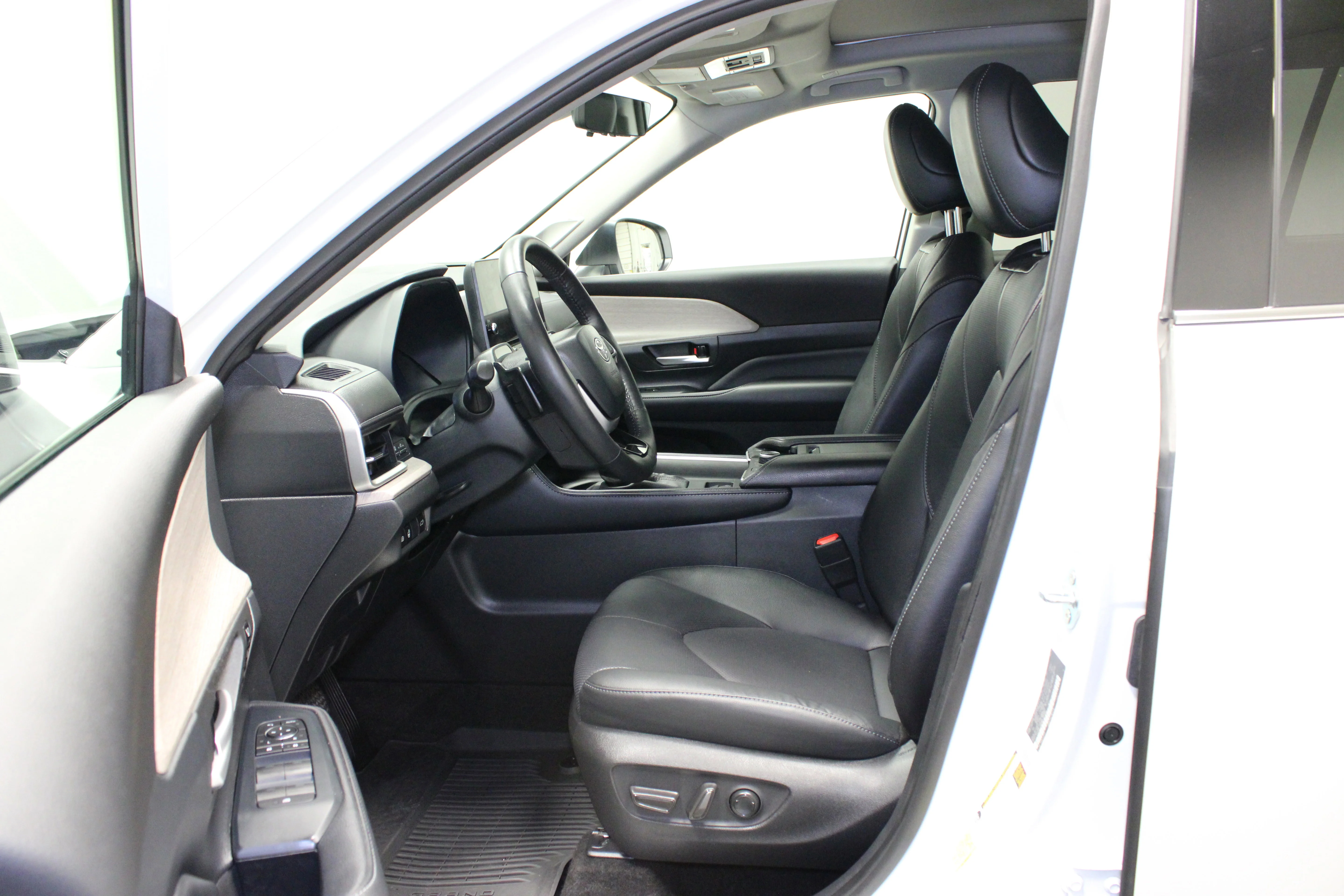 Used 2024 Pearl Toyota Platinum image 20