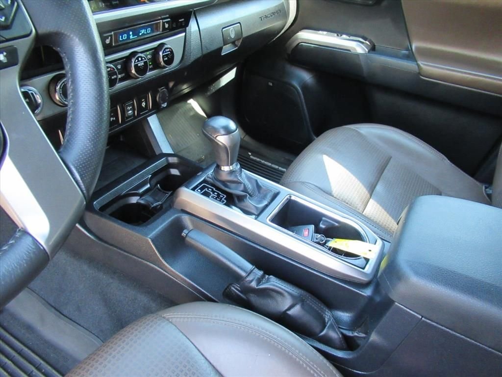 Used 2017 Silver Toyota Limited image 15