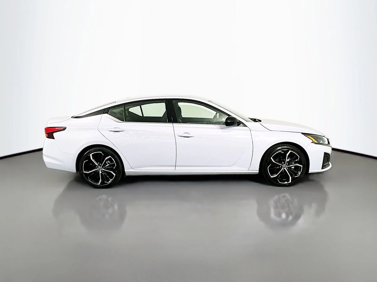 Used 2024 Gray Nissan 2.5 SR image 9