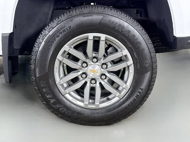 New 2026 Summit White Chevrolet LT image 31