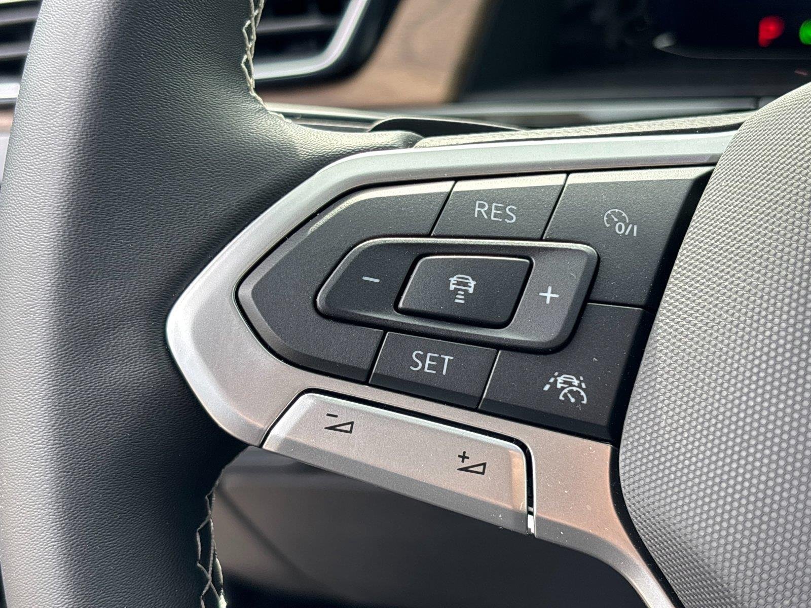2025 Volkswagen Atlas SE w/Tech - Photo 19