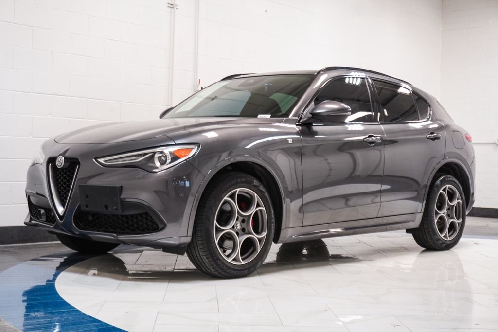 Used 2023 Gray Alfa Romeo Ti image 4