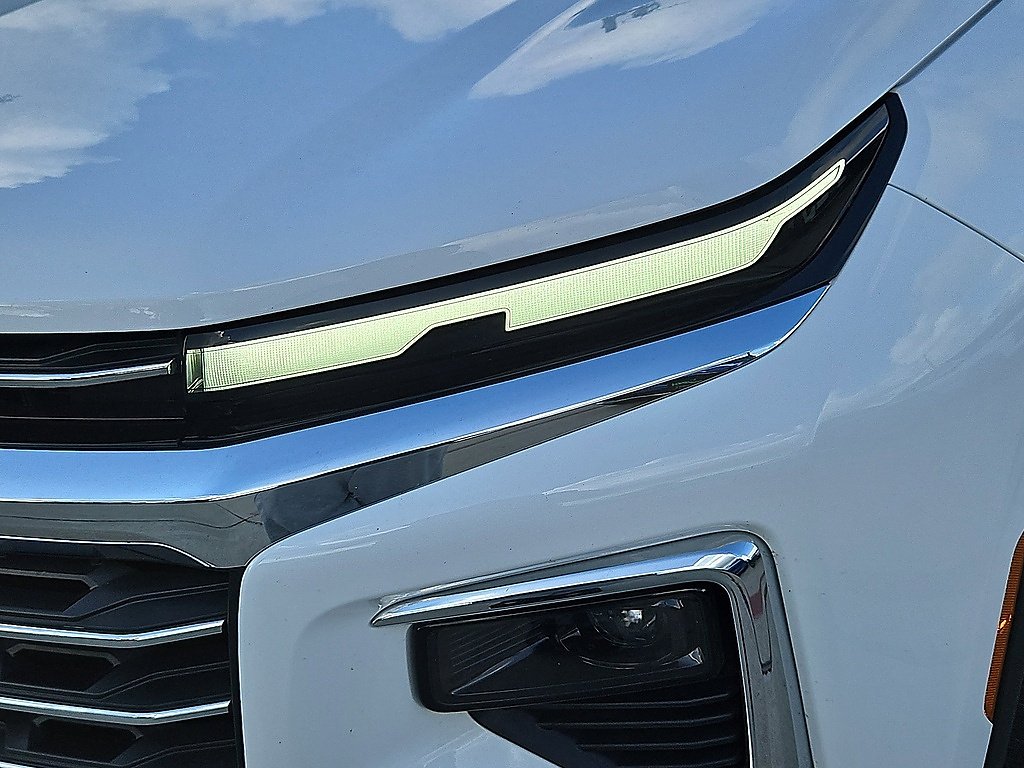 Used 2026 Summit White Chevrolet LT image 4