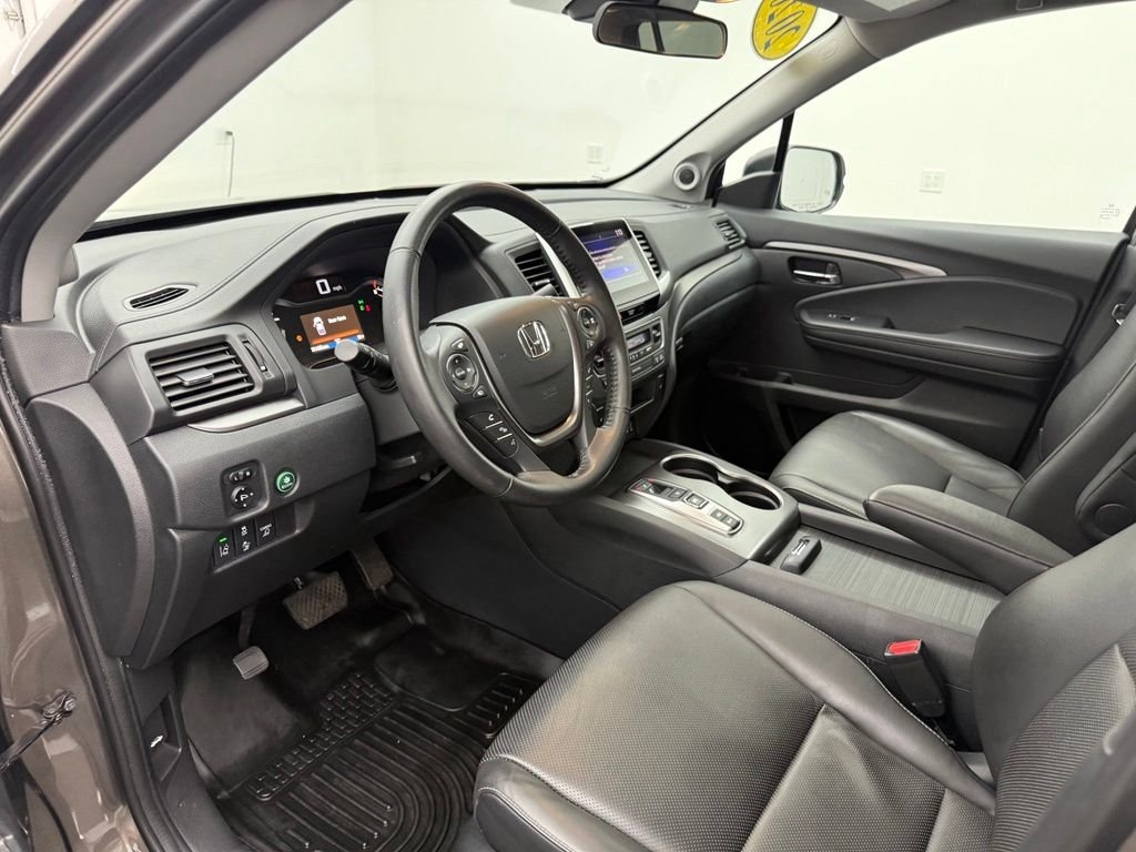 Used 2020 Pacific Pewter Metallic Honda RTL image 21