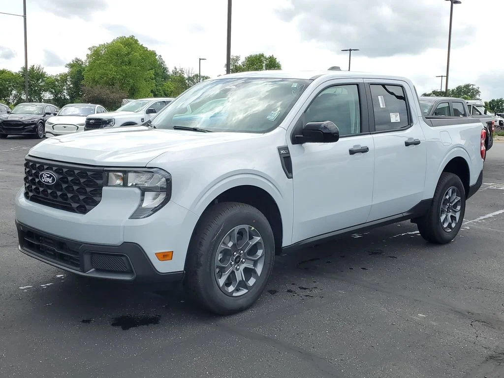 New 2026 Space White Metallic Ford XLT image 2