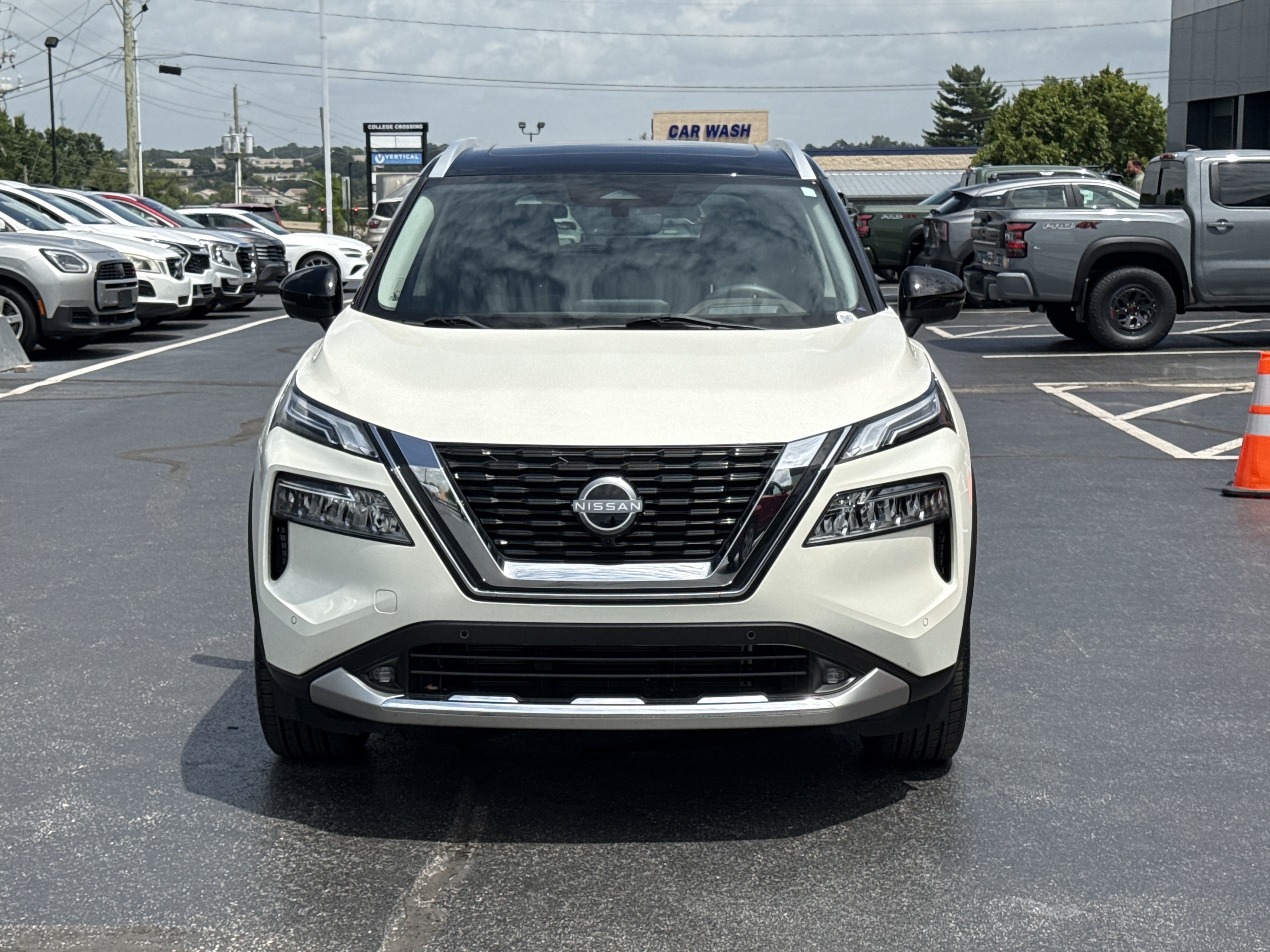 Certified Used 2022 Pearl White Tricoat/Super Black Nissan Platinum AWD image 14