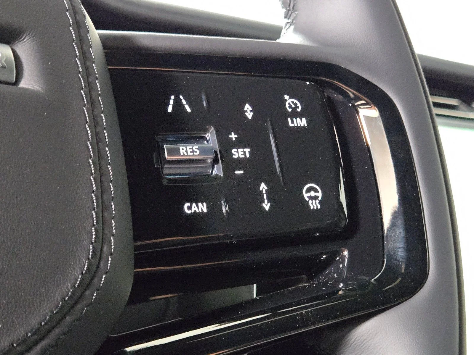 New 2026 Borasco Grey Land Rover Dynamic SE image 25
