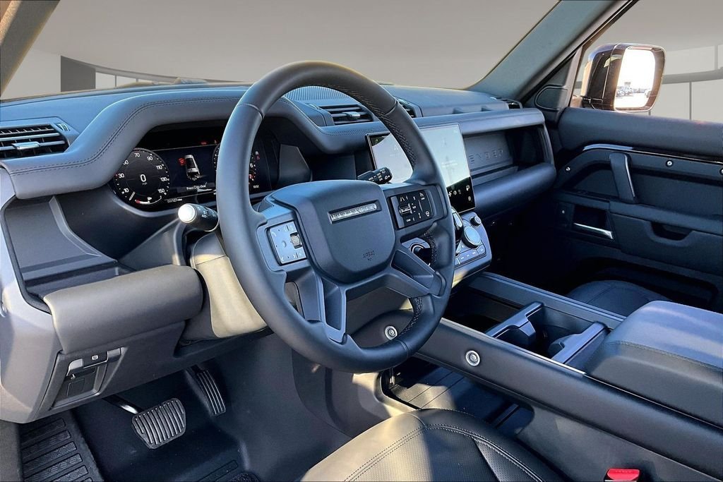 New 2026 Santorini Black LAND ROVER X-Dynamic SE image 7