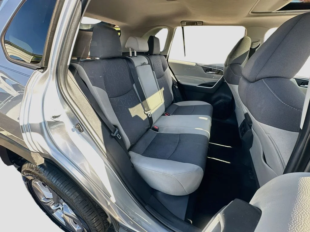 Used 2022 Silver Toyota XLE image 25