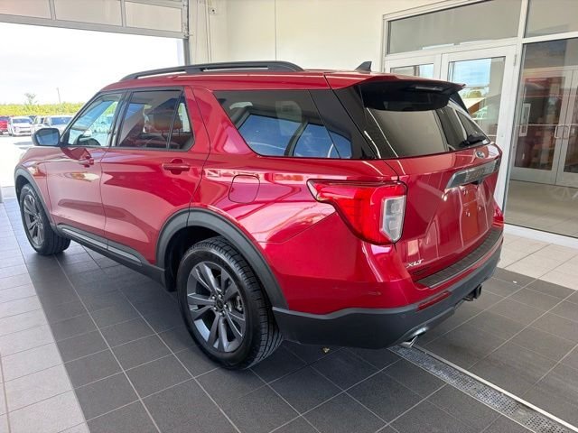Certified Used 2021 Rapid Red Metallic Tinted Clearcoat Ford XLT image 3