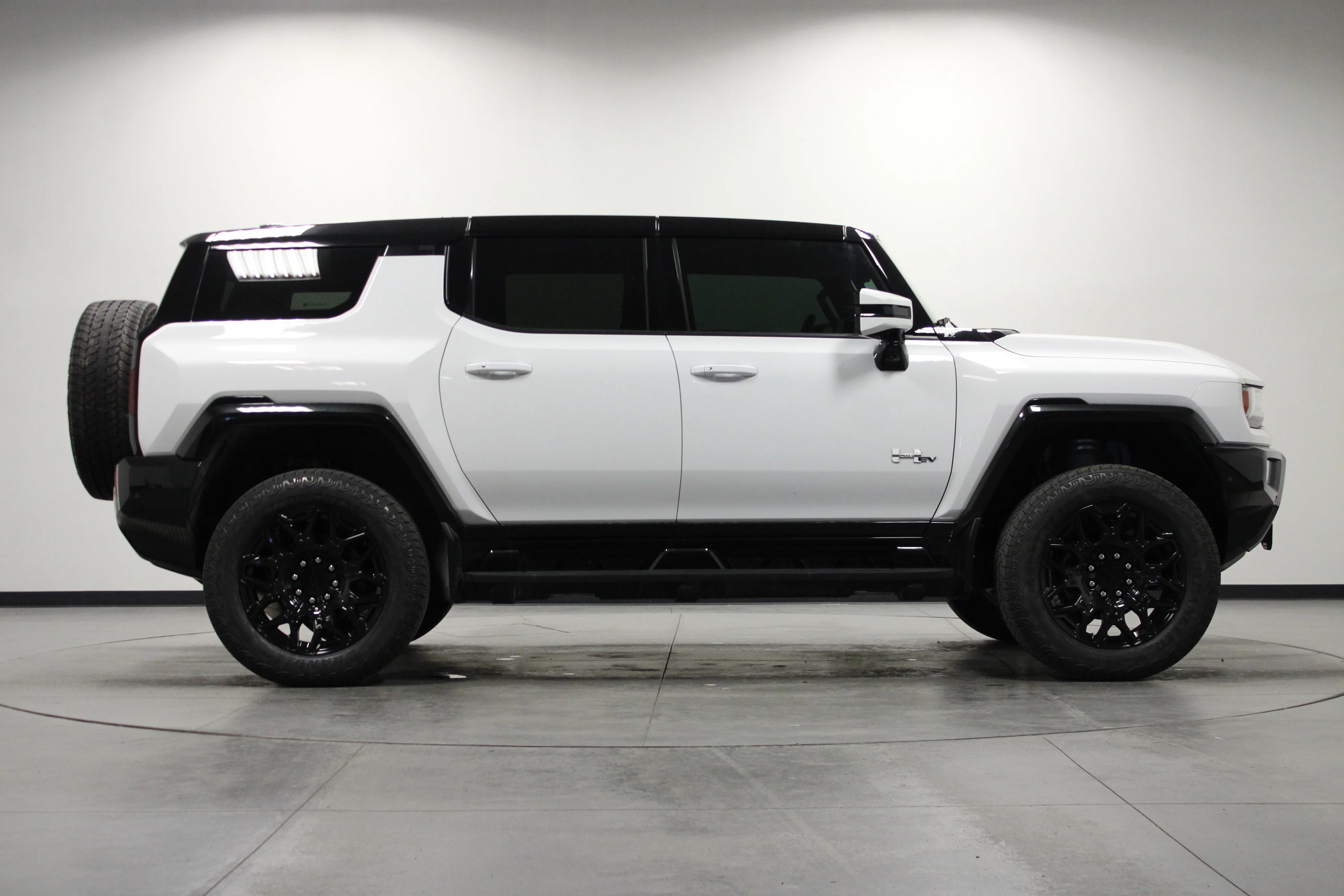 Used 2025 Interstellar White GMC 3X image 3
