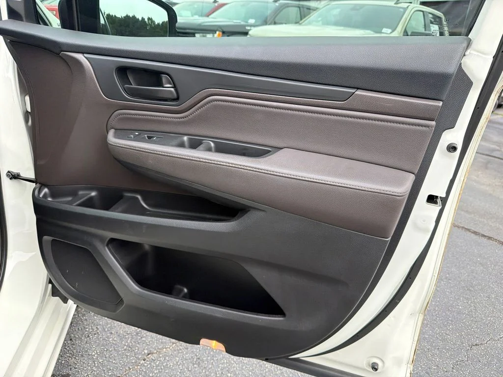 Used 2019  Honda Touring image 14